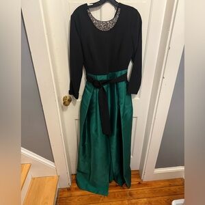 Size 6 Sachin + Babi dress. Never worn. Brand new.